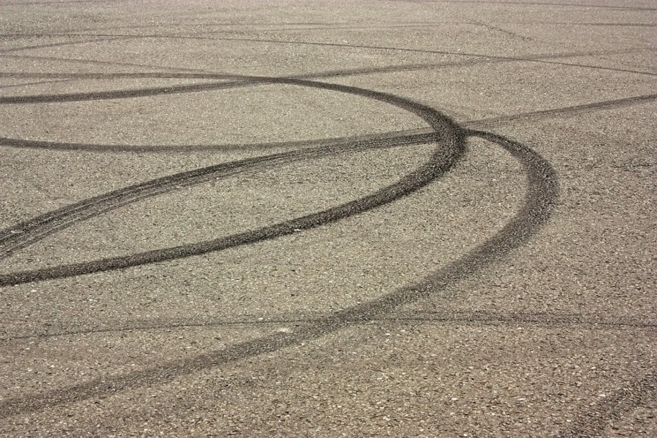 Permanent concrete tire shine marks : r/mildlyinfuriating